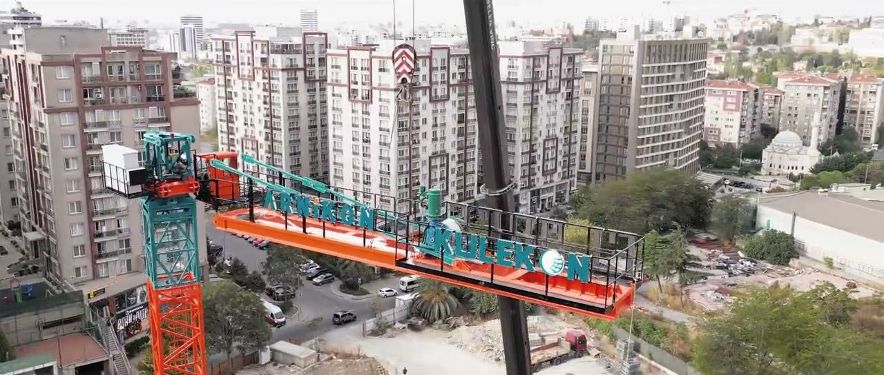 رافعة كوليكون البرجية في موقع بناء في إسطنبول